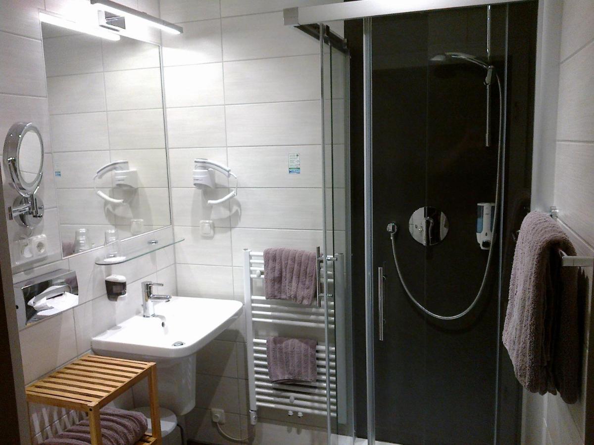 Hotel Weisse Taube Дёбельн Экстерьер фото
