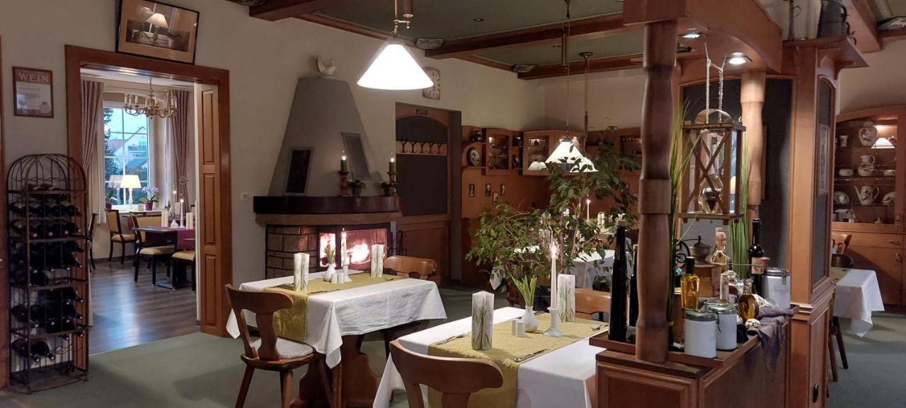 Hotel Weisse Taube Дёбельн Экстерьер фото