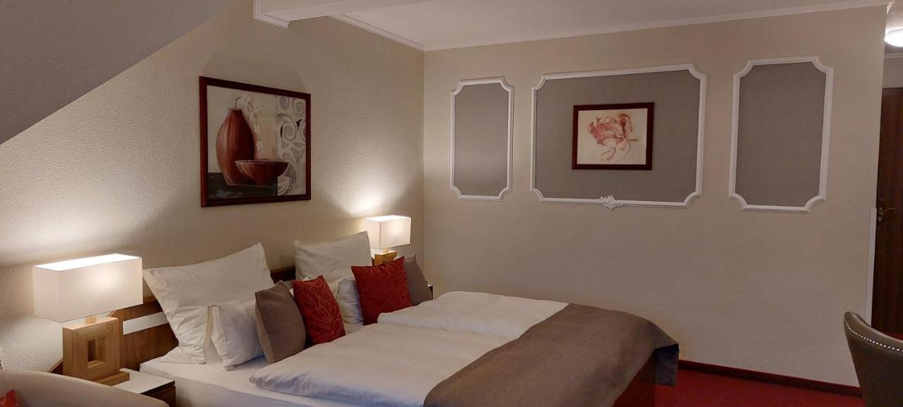Hotel Weisse Taube Дёбельн Экстерьер фото