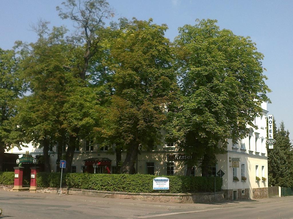 Hotel Weisse Taube Дёбельн Экстерьер фото