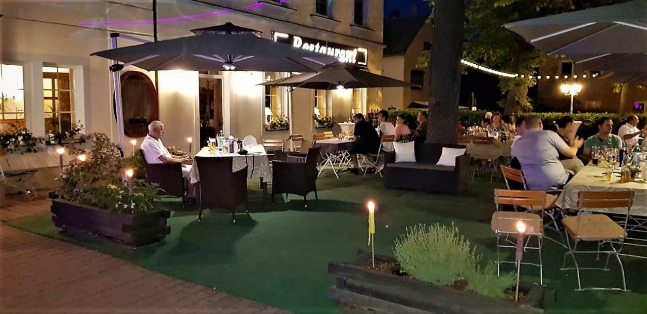 Hotel Weisse Taube Дёбельн Экстерьер фото